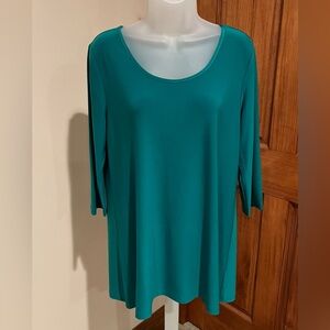 New, NWOT Alisha D, TEAL Tunic Top, Sexy Back Peep Hole ¾ Sleeve Size Medium